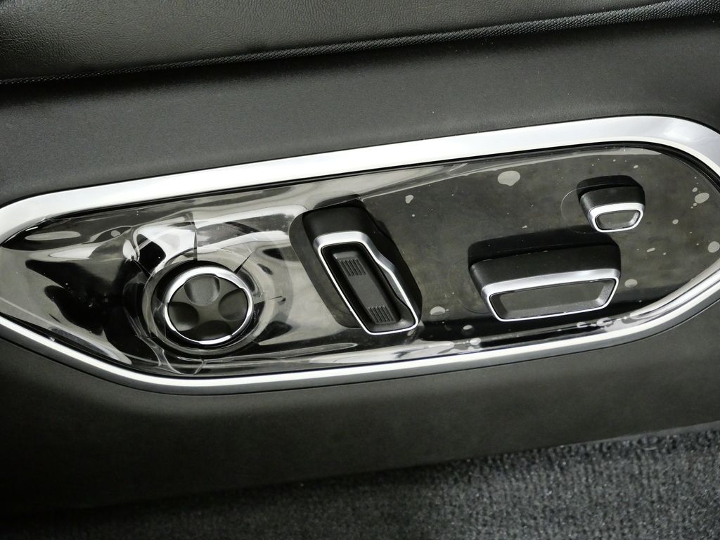 Thumbnail: 2023 Jeep Grand Cherokee L - 23