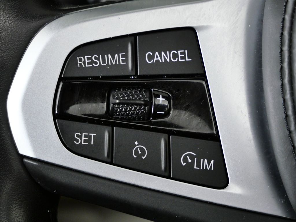 Thumbnail: 2023 BMW 5 Series - 45