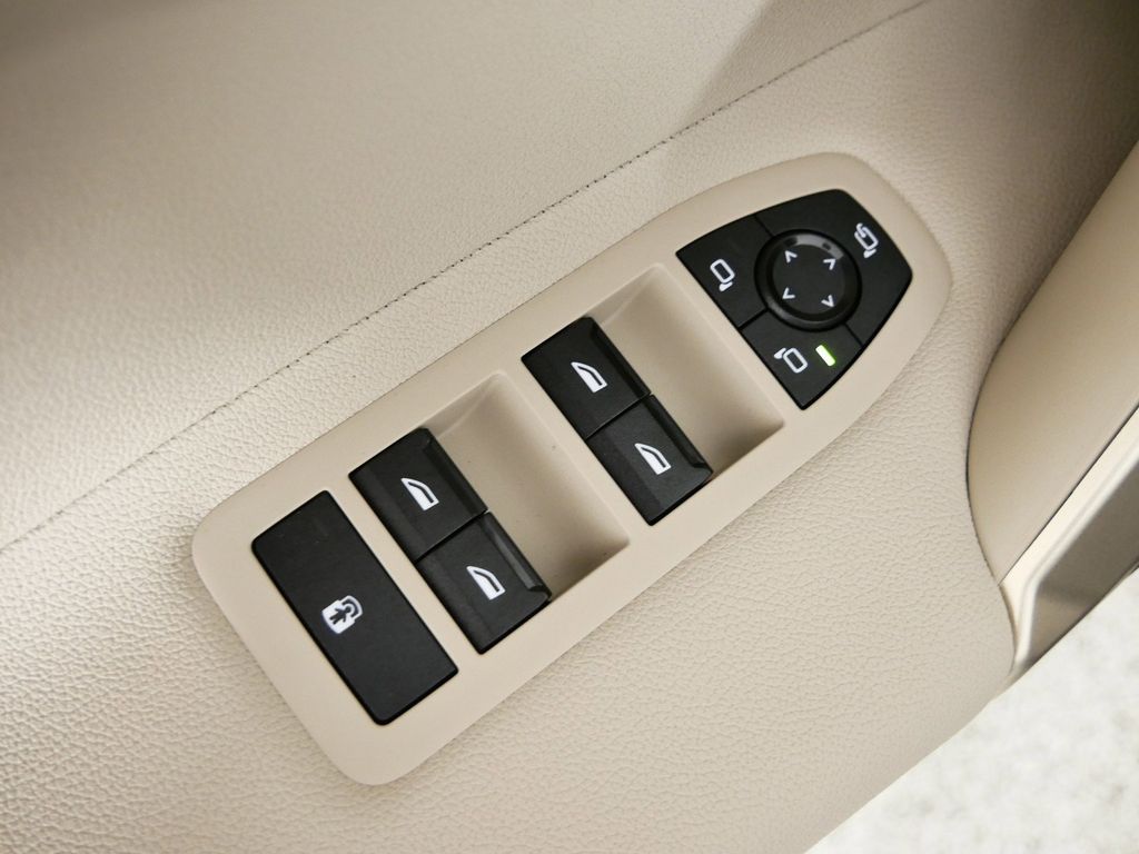 2025 BMW iX xDrive50 33