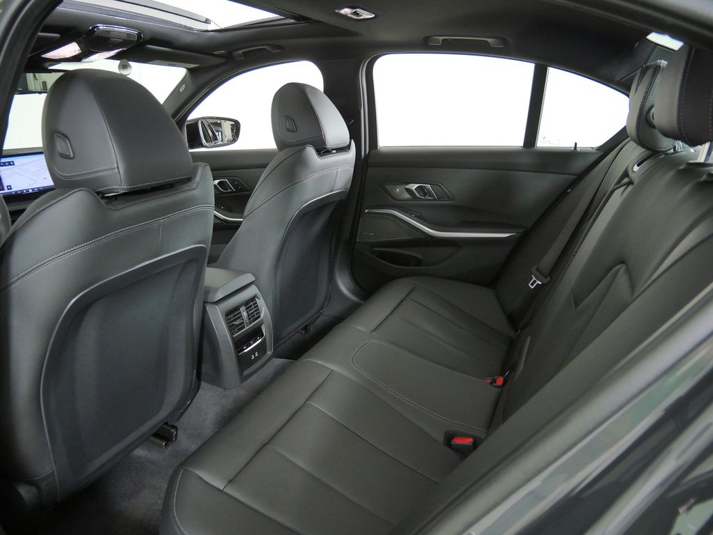 Thumbnail: 2026 BMW 3 Series - 30
