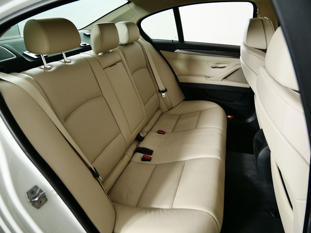 Thumbnail: 2013 BMW 5 Series - 25