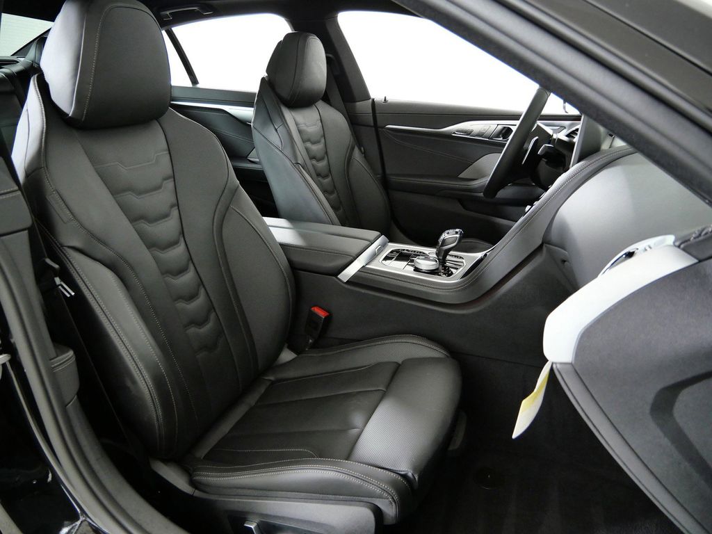Thumbnail: 2026 BMW 8 Series - 22
