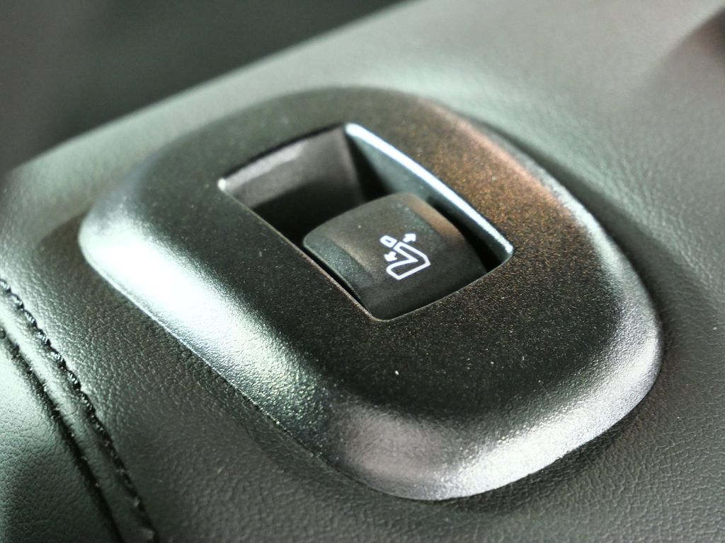 Thumbnail: 2025 BMW X7 - 33