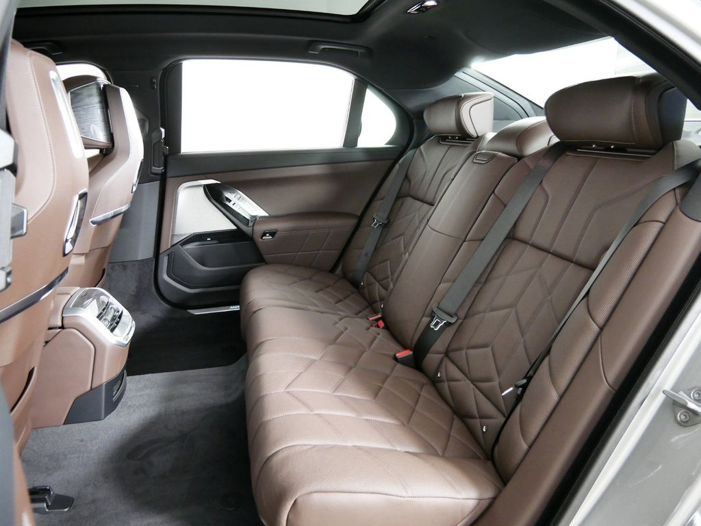 Thumbnail: 2024 BMW i7 - 28