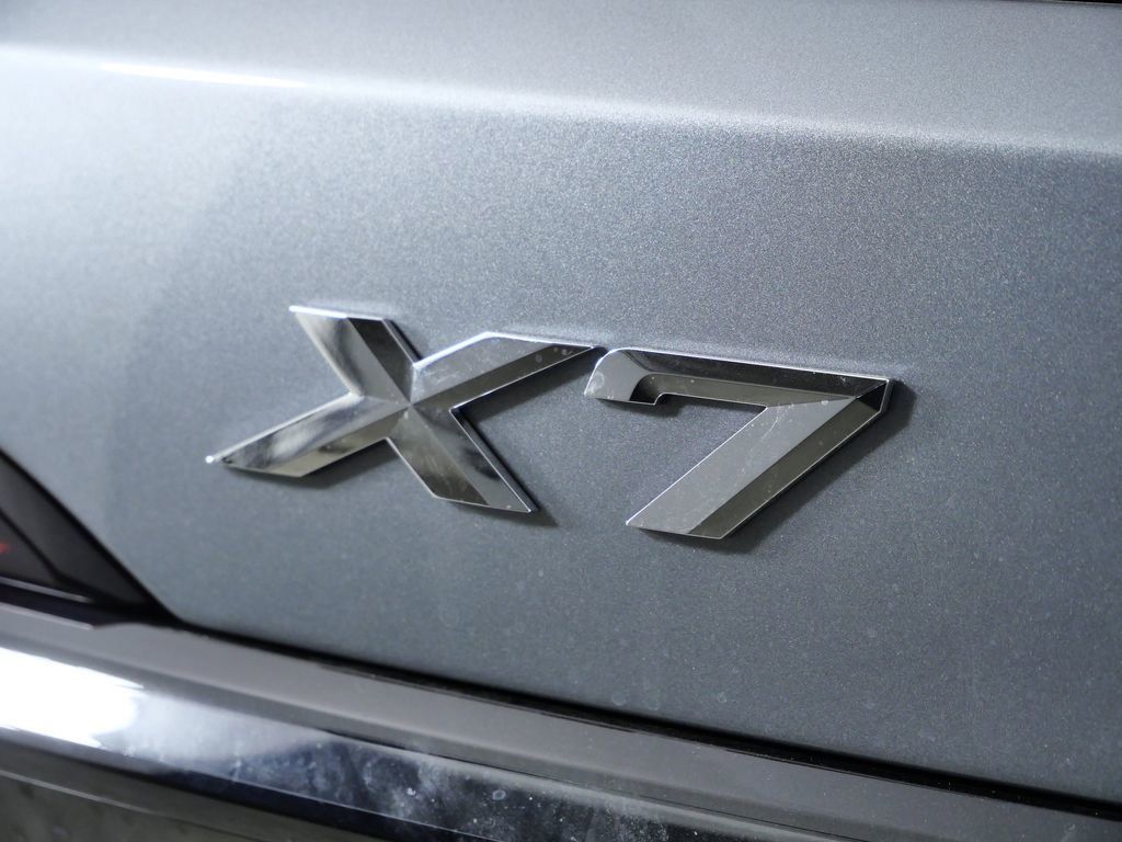 Thumbnail: 2026 BMW X7 - 15