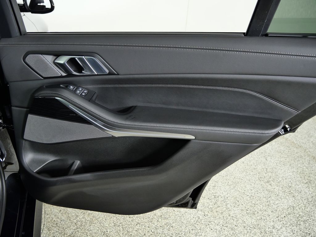 Thumbnail: 2026 BMW X7 - 25