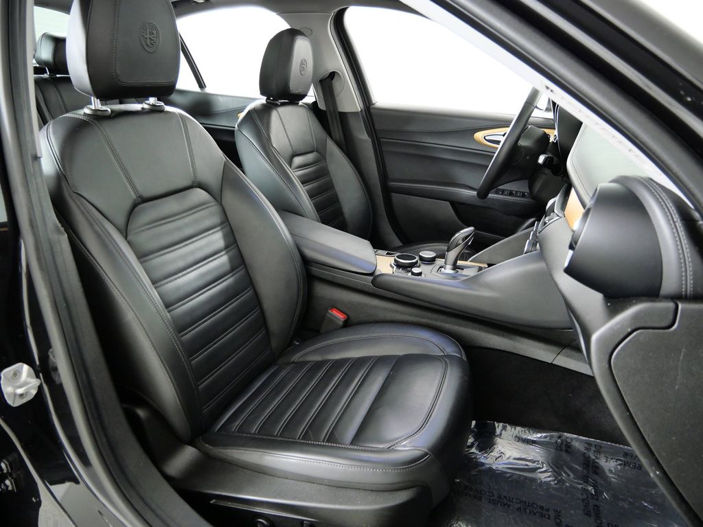 Thumbnail: 2017 Alfa Romeo Giulia - 22