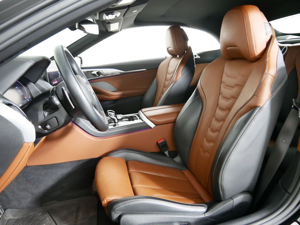 2024 BMW 8 Series 840i 32