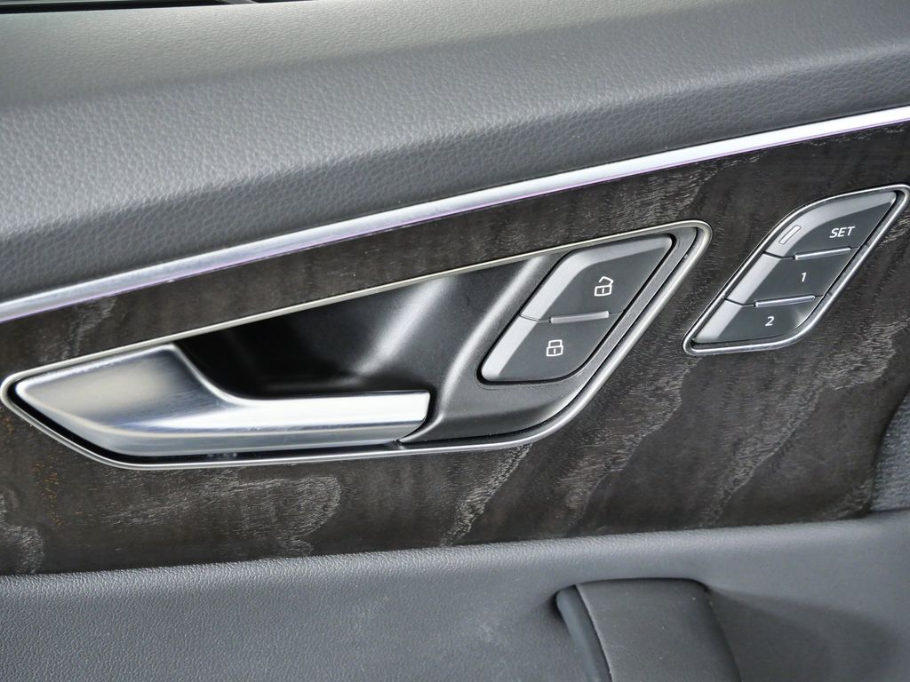 Thumbnail: 2023 Audi Q8 - 37