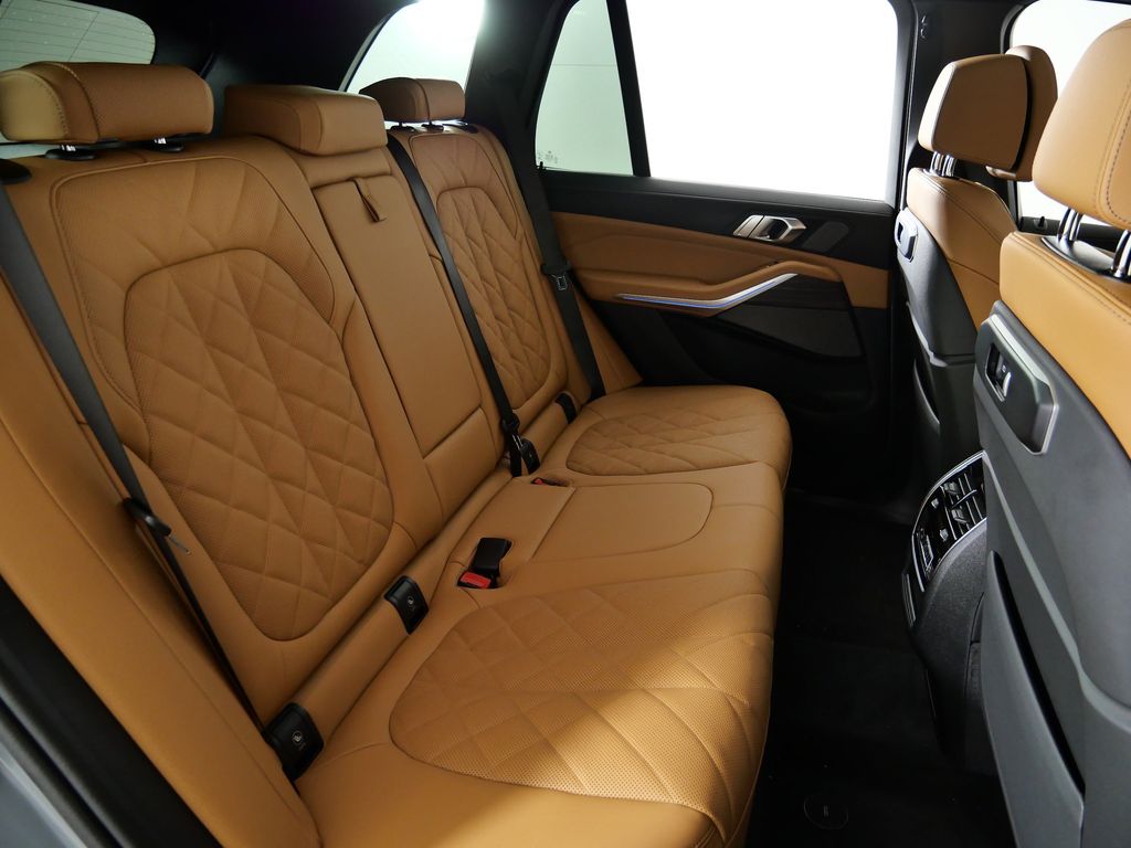 Thumbnail: 2026 BMW X5 - 27