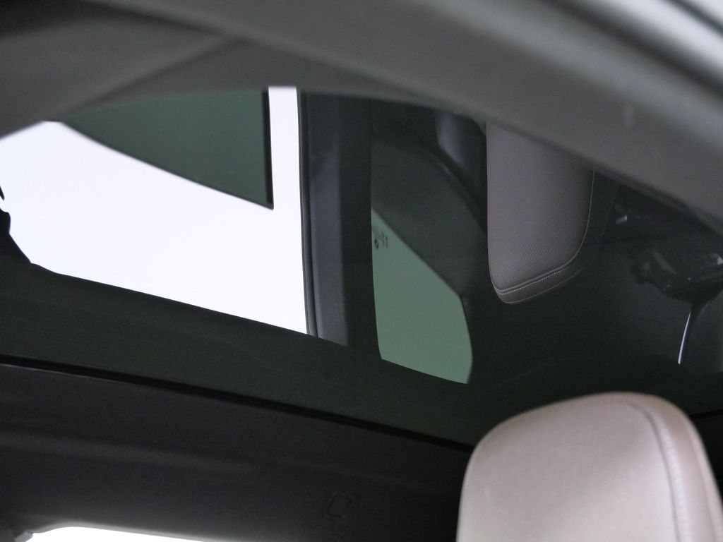 Thumbnail: 2023 BMW iX - 23