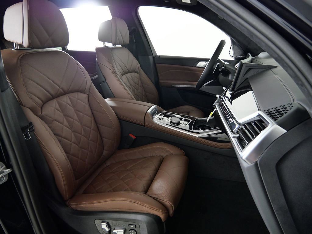 Thumbnail: 2026 BMW X7 - 22