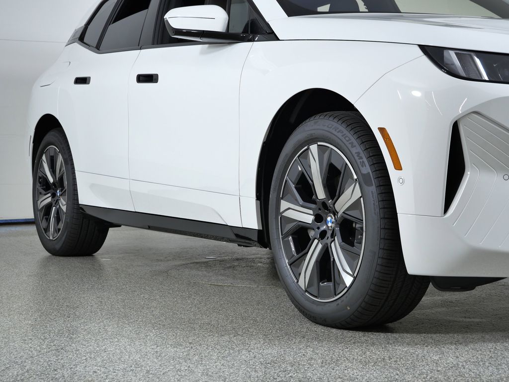 Thumbnail: 2026 BMW iX - 6