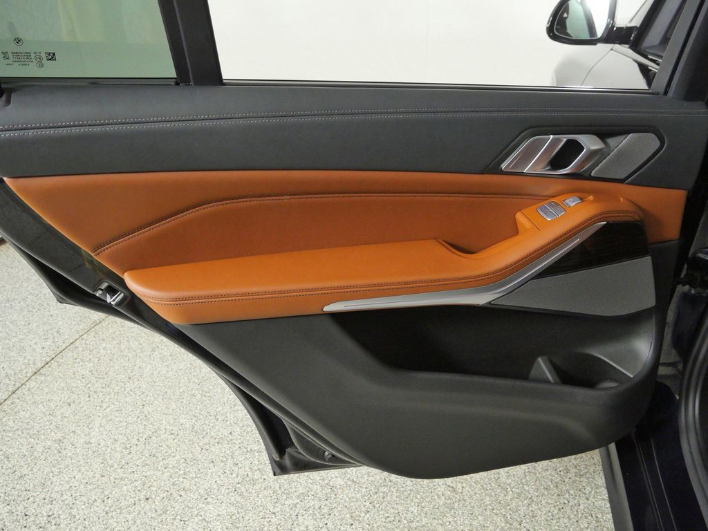 Thumbnail: 2021 BMW X7 - 32