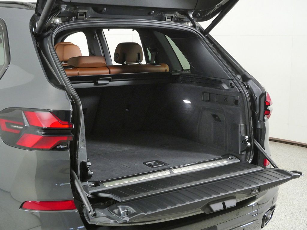 Thumbnail: 2026 BMW X5 - 29