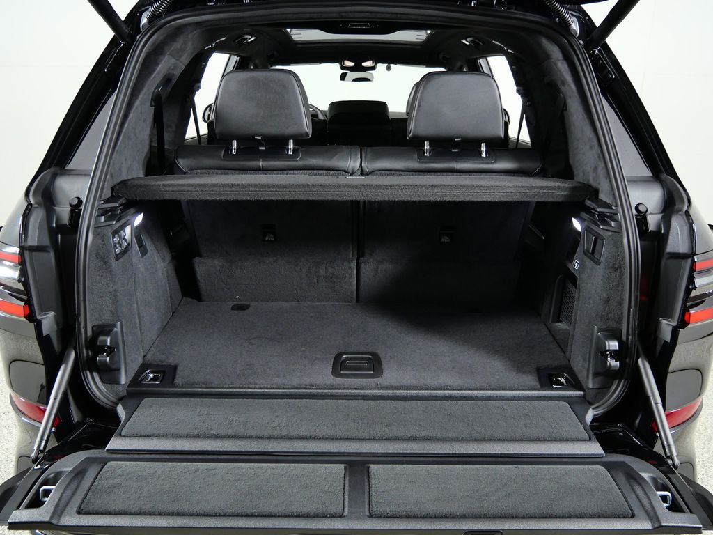 Thumbnail: 2026 BMW X7 - 30