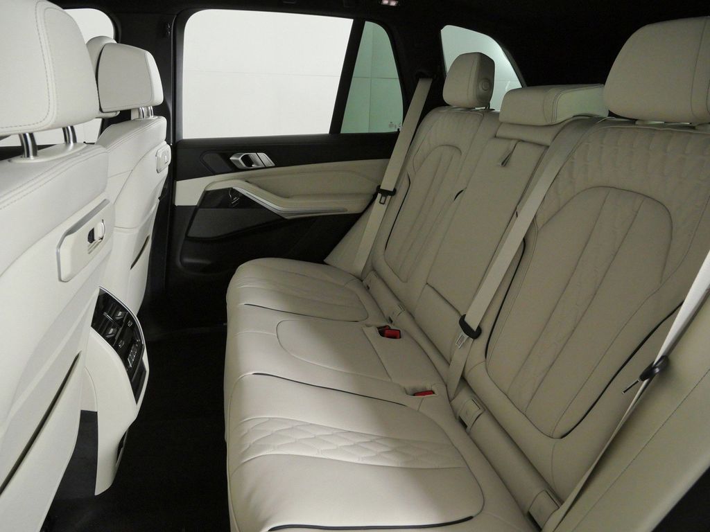 Thumbnail: 2026 BMW X5 - 33