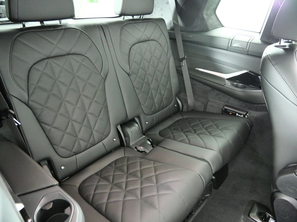 Thumbnail: 2026 BMW X7 - 28