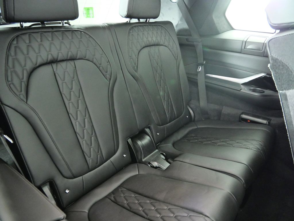 Thumbnail: 2026 BMW X7 - 29