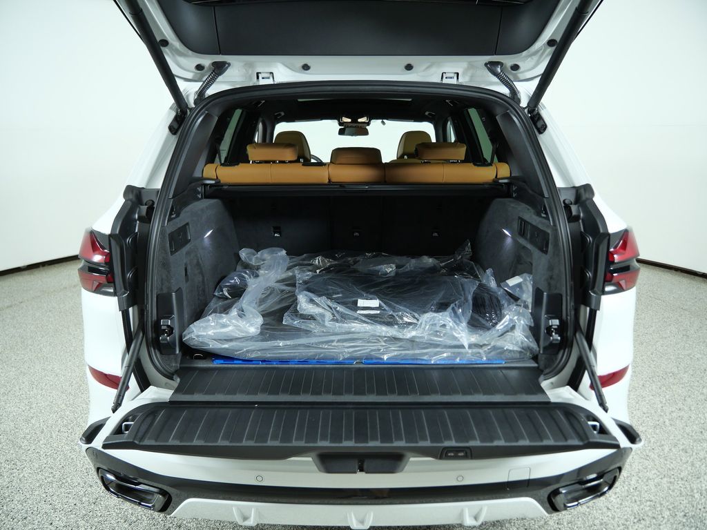 Thumbnail: 2026 BMW X5 - 12