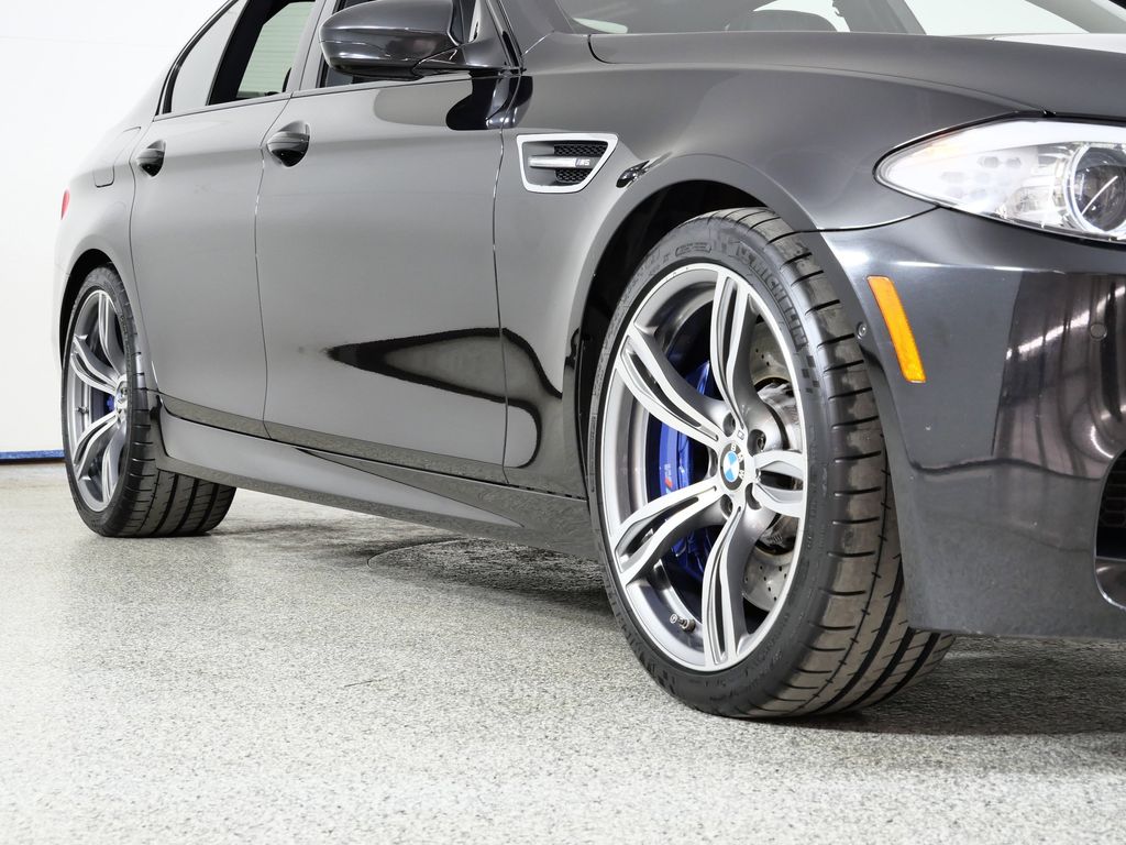 Thumbnail: 2013 BMW M5 - 7