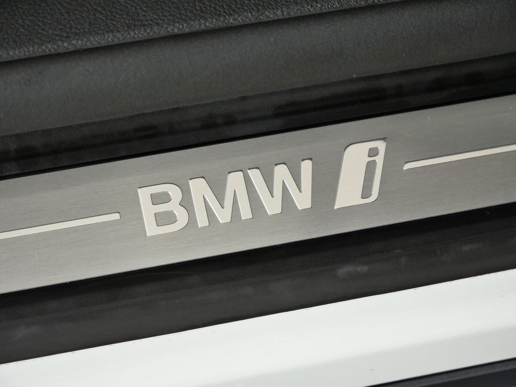 Thumbnail: 2025 BMW i4 - 28