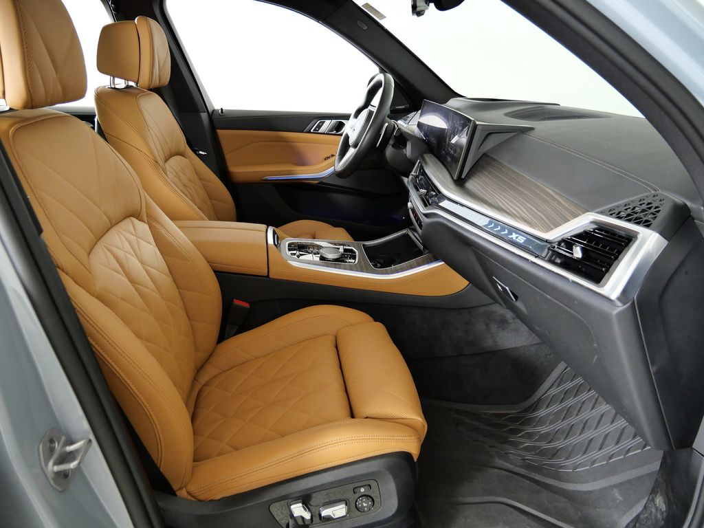 Thumbnail: 2025 BMW X5 - 21