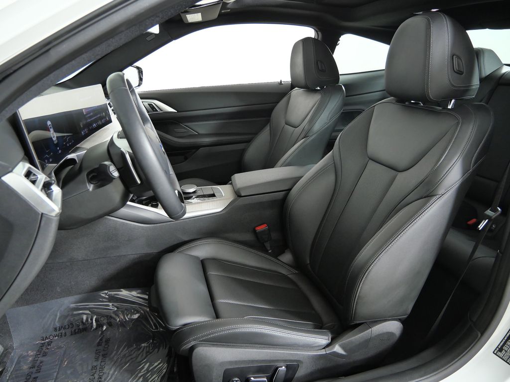 Thumbnail: 2025 BMW 4 Series - 36