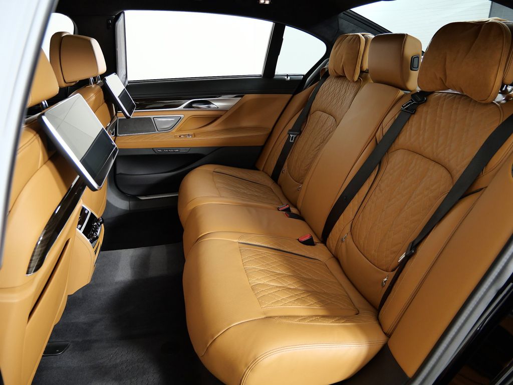 Thumbnail: 2022 BMW 7 Series - 36