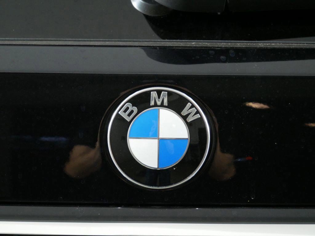 Thumbnail: 2026 BMW X7 - 11