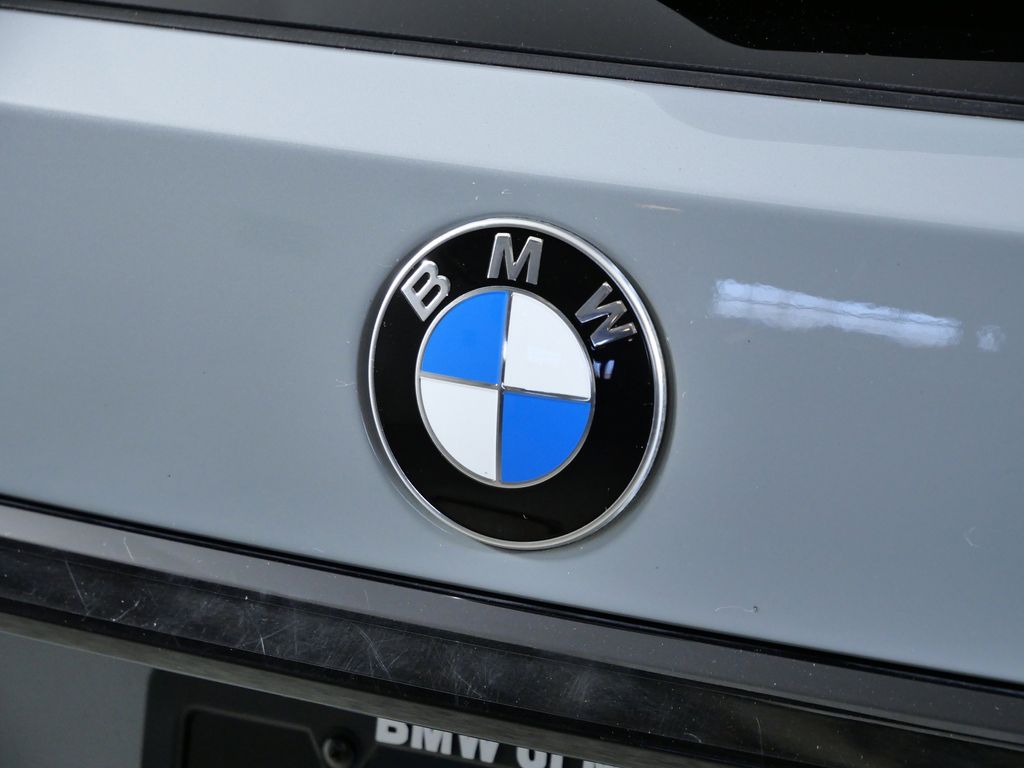 Thumbnail: 2025 BMW X7 - 12