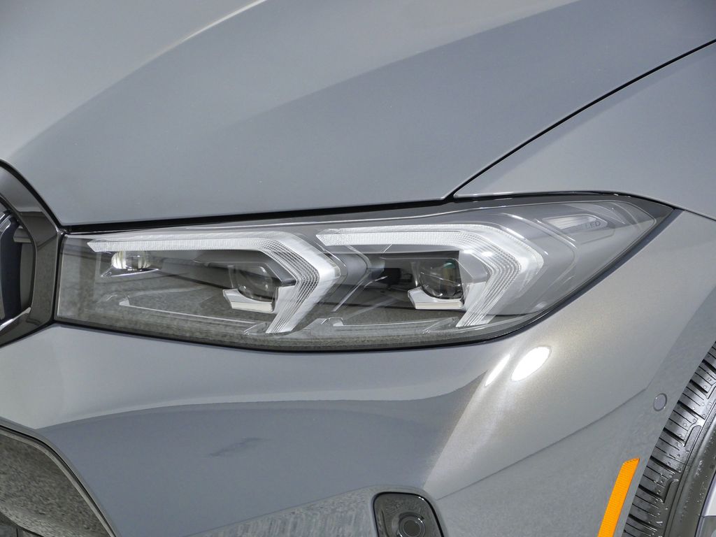 Thumbnail: 2026 BMW 3 Series - 3