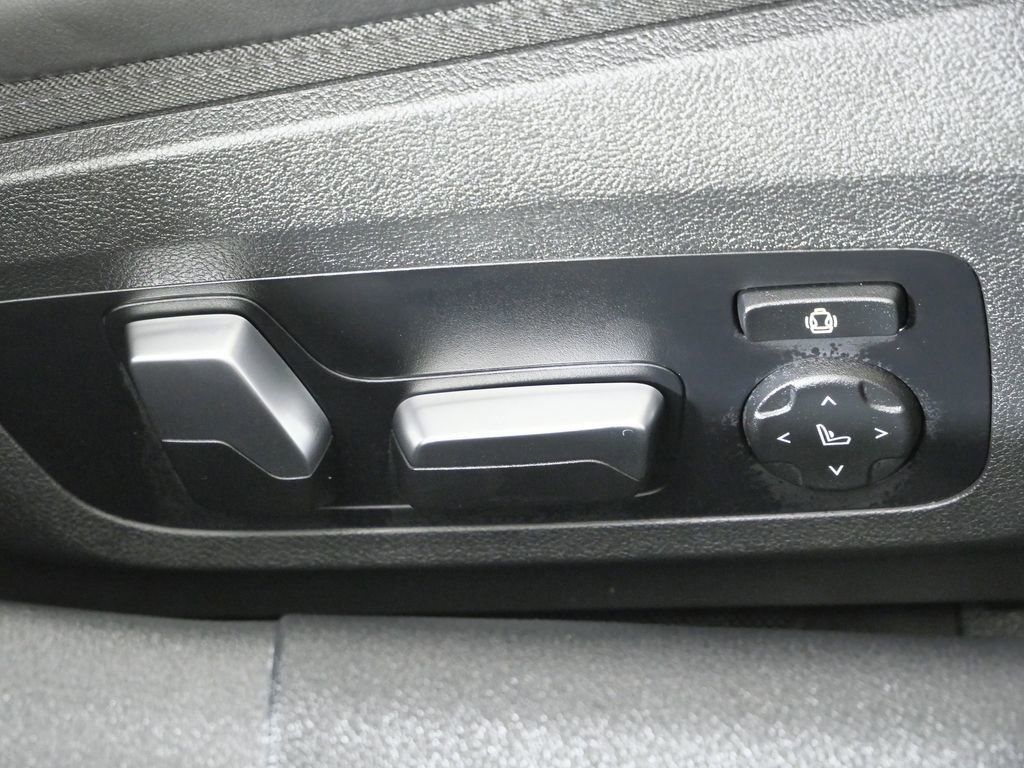 Thumbnail: 2026 BMW 8 Series - 24