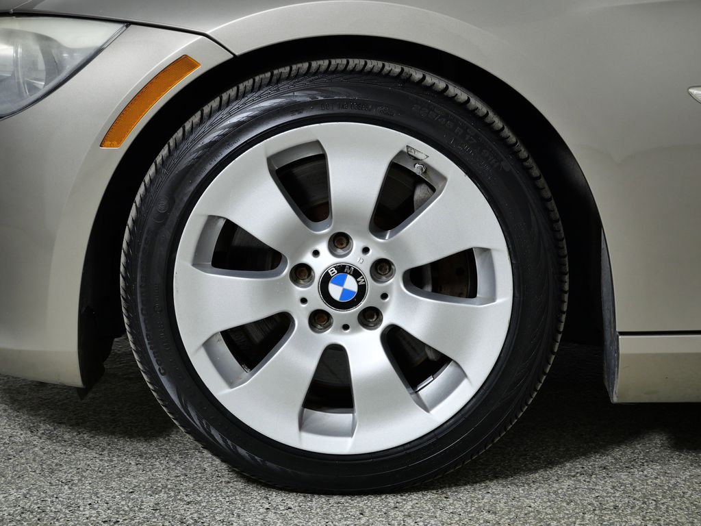 Thumbnail: 2011 BMW 3 Series - 16