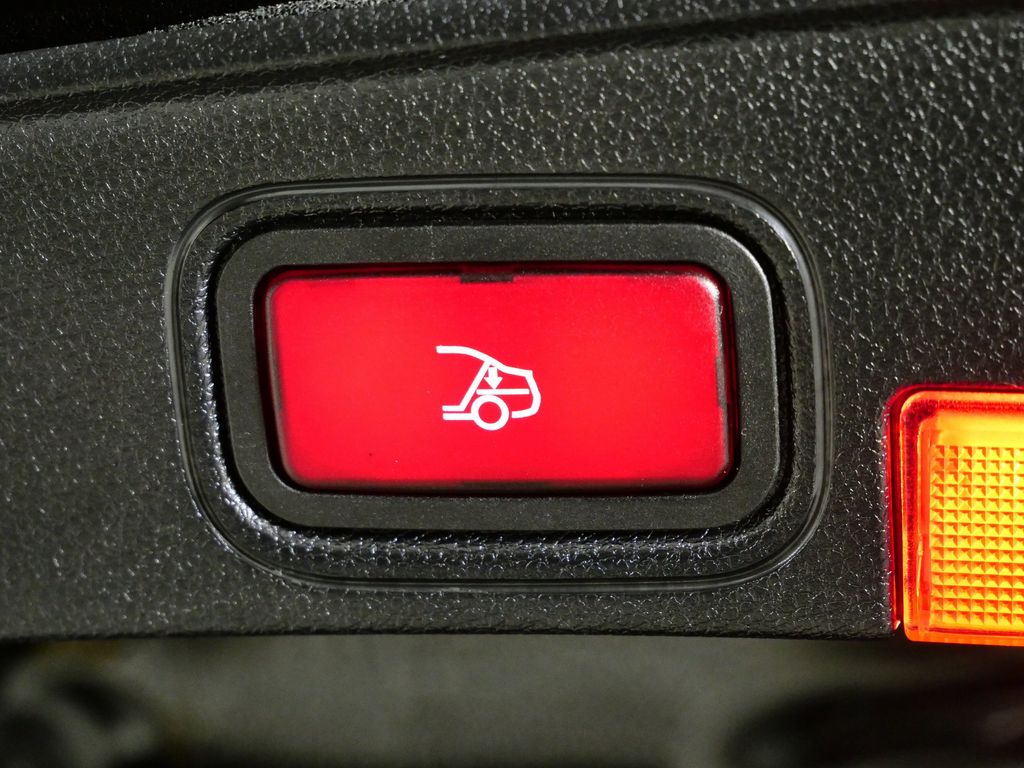 Thumbnail: 2018 Mercedes-Benz C-Class - 29