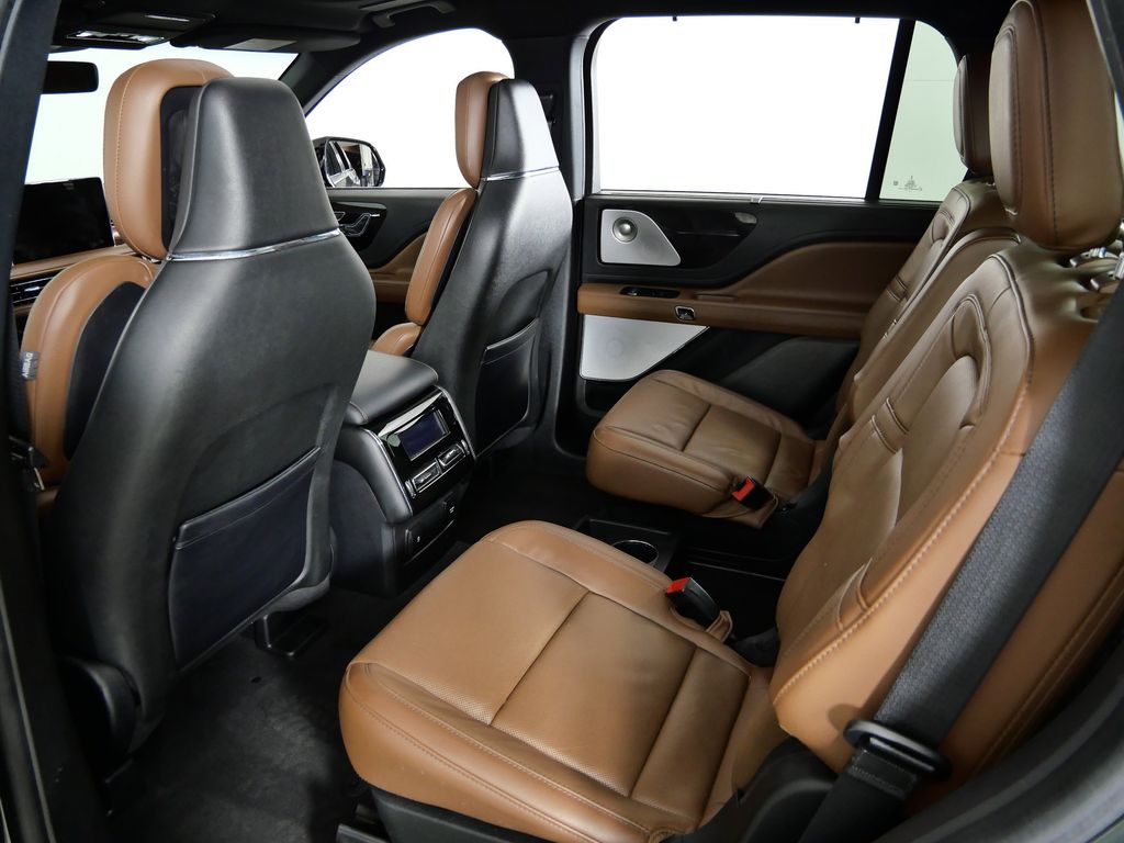 Thumbnail: 2023 Lincoln Aviator - 31