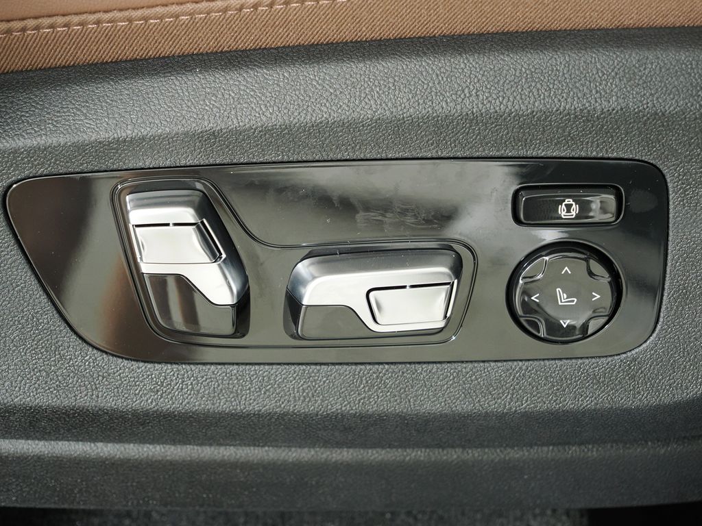 Thumbnail: 2026 BMW X7 - 22