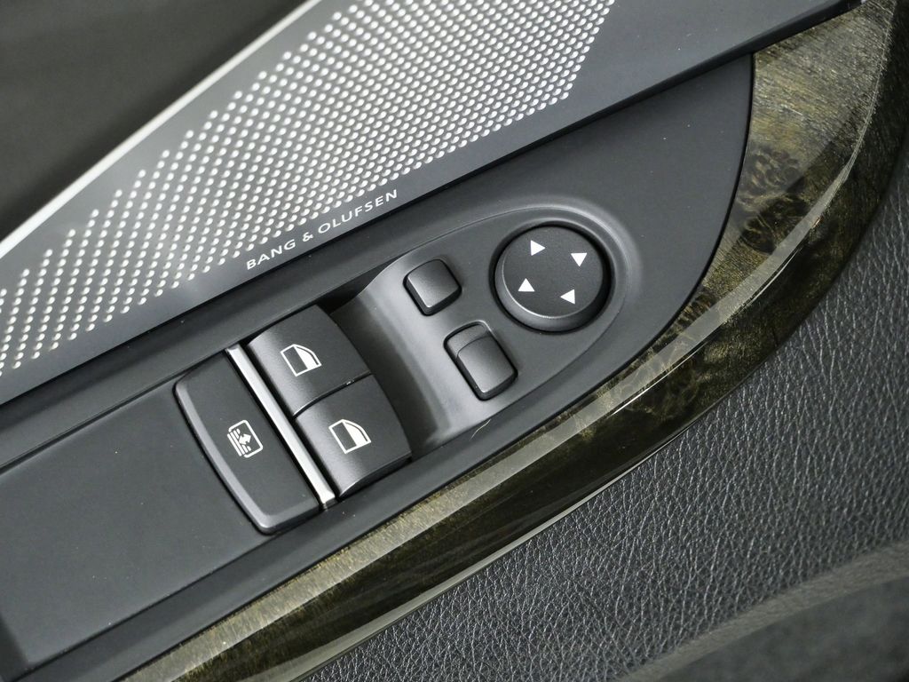 Thumbnail: 2015 BMW M6 - 32