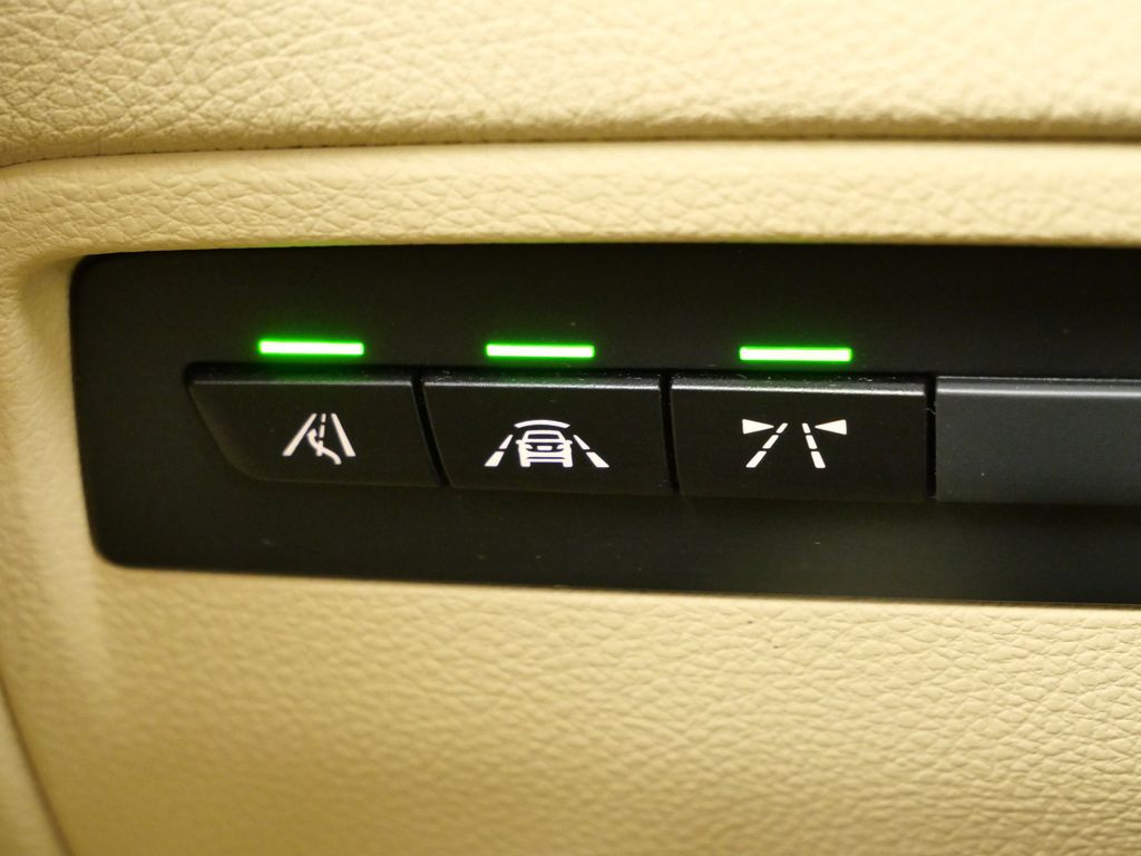 Thumbnail: 2015 BMW 3 Series - 49