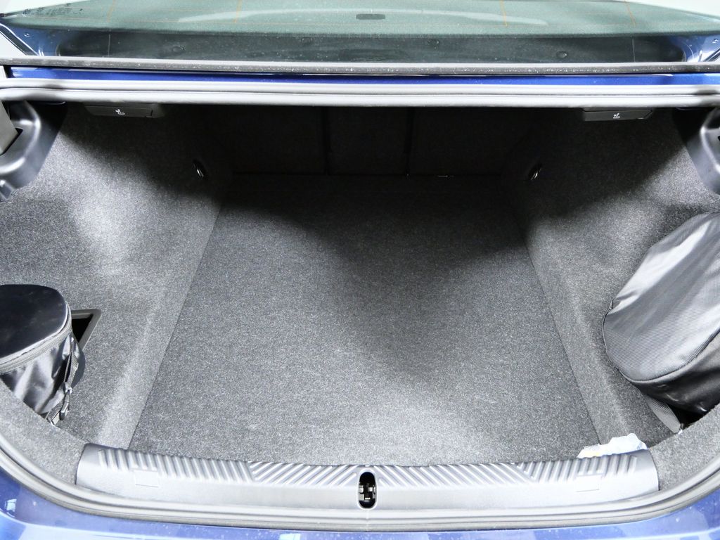 Thumbnail: 2026 BMW 5 Series - 27