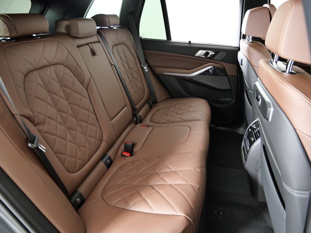 Thumbnail: 2026 BMW X5 - 27