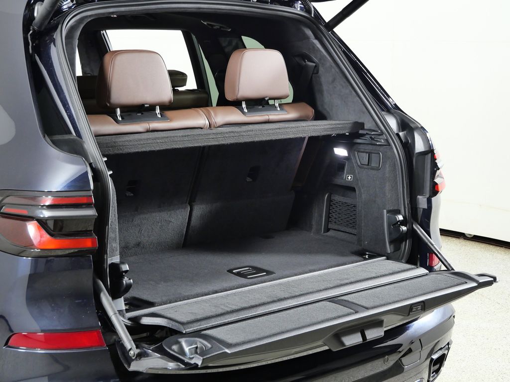 Thumbnail: 2026 BMW X7 - 31