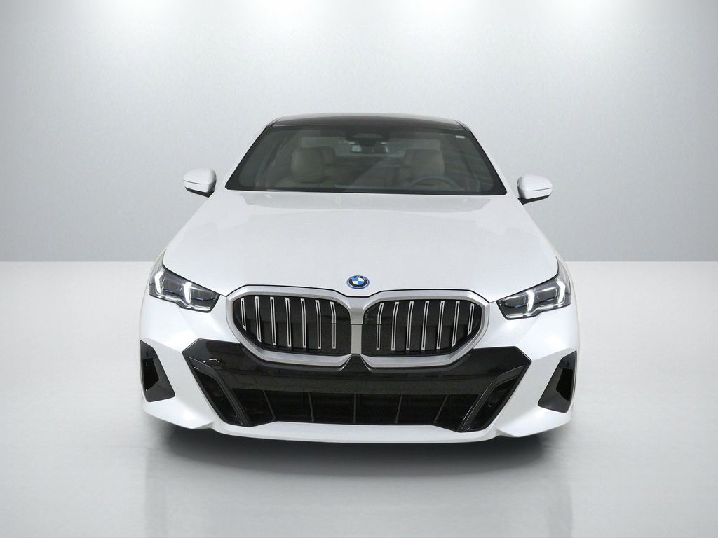 Thumbnail: 2027 BMW 5 Series - 2