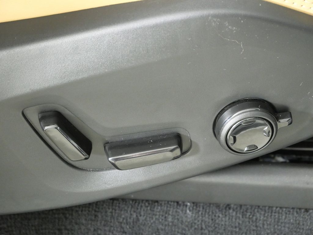 Thumbnail: 2024 Volvo XC90 - 23