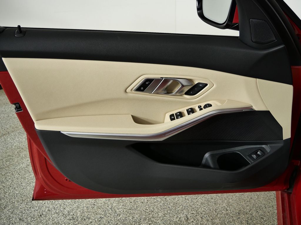 Thumbnail: 2019 BMW 3 Series - 32