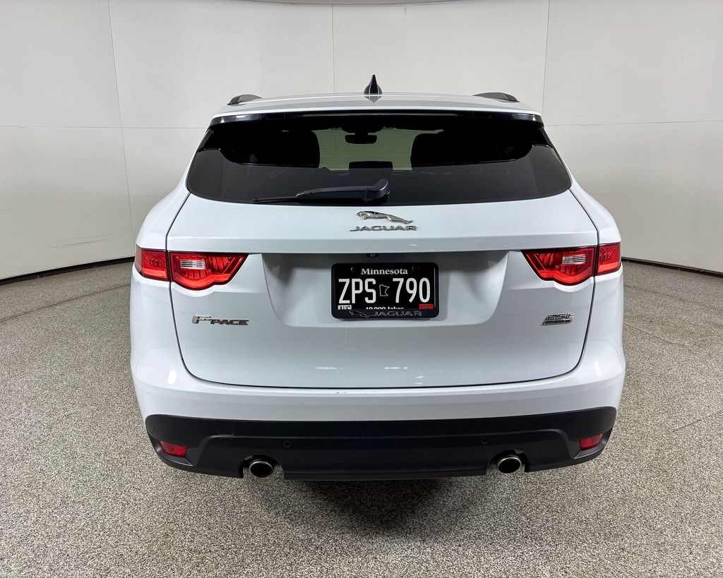 Thumbnail: 2020 Jaguar F-Pace - 7