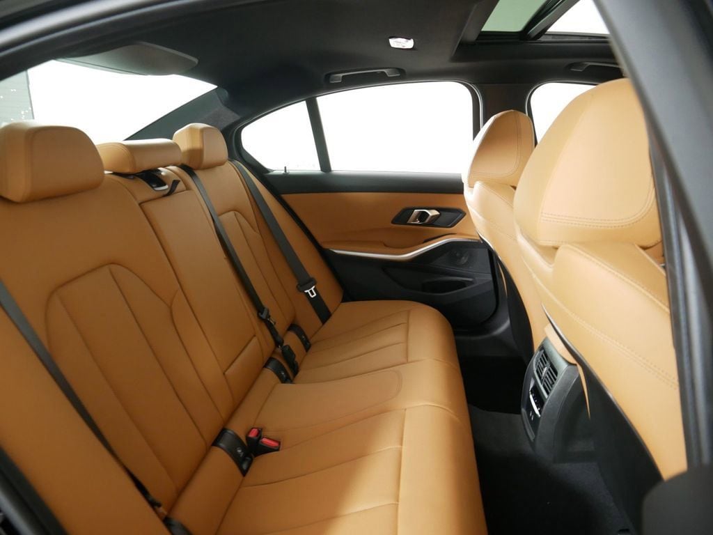 Thumbnail: 2025 BMW 3 Series - 30