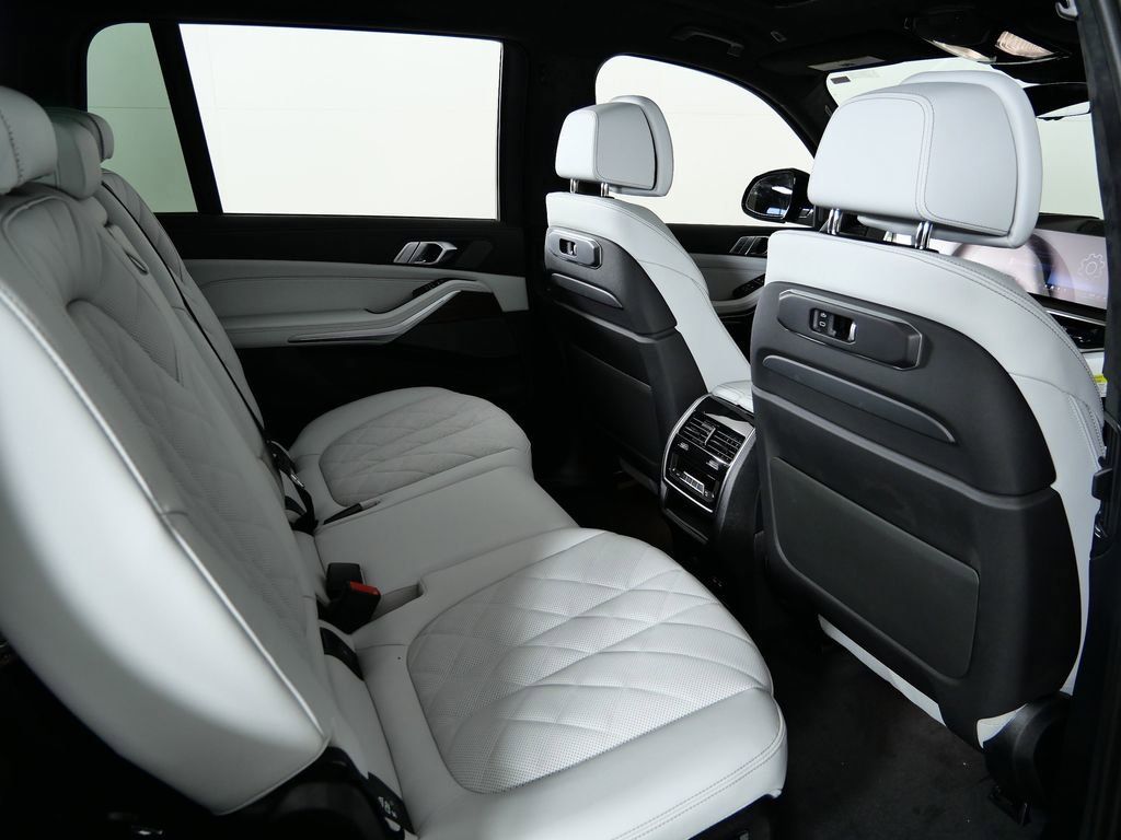 Thumbnail: 2026 BMW X7 - 28