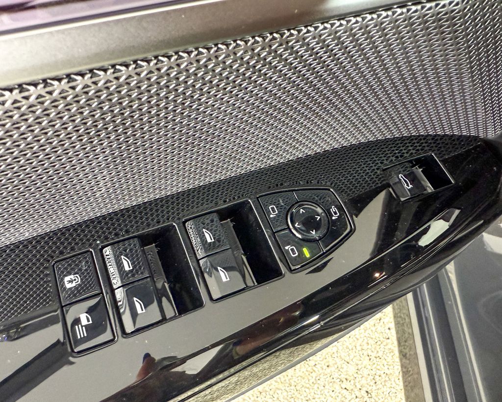 Thumbnail: 2025 BMW 7 Series - 32