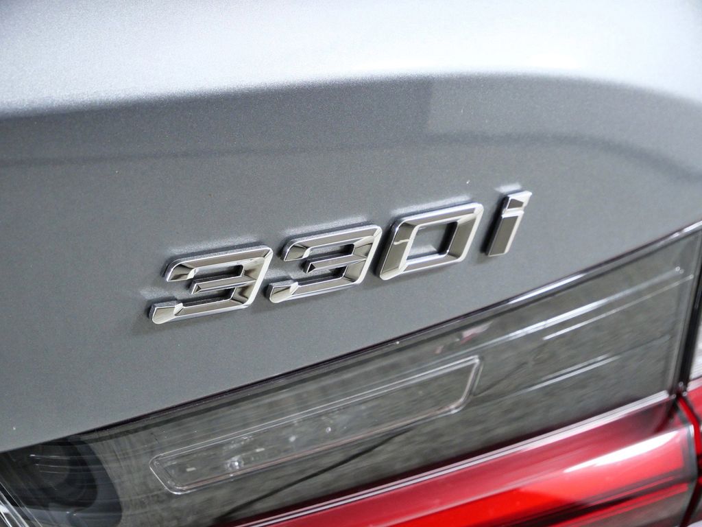 Thumbnail: 2026 BMW 3 Series - 12